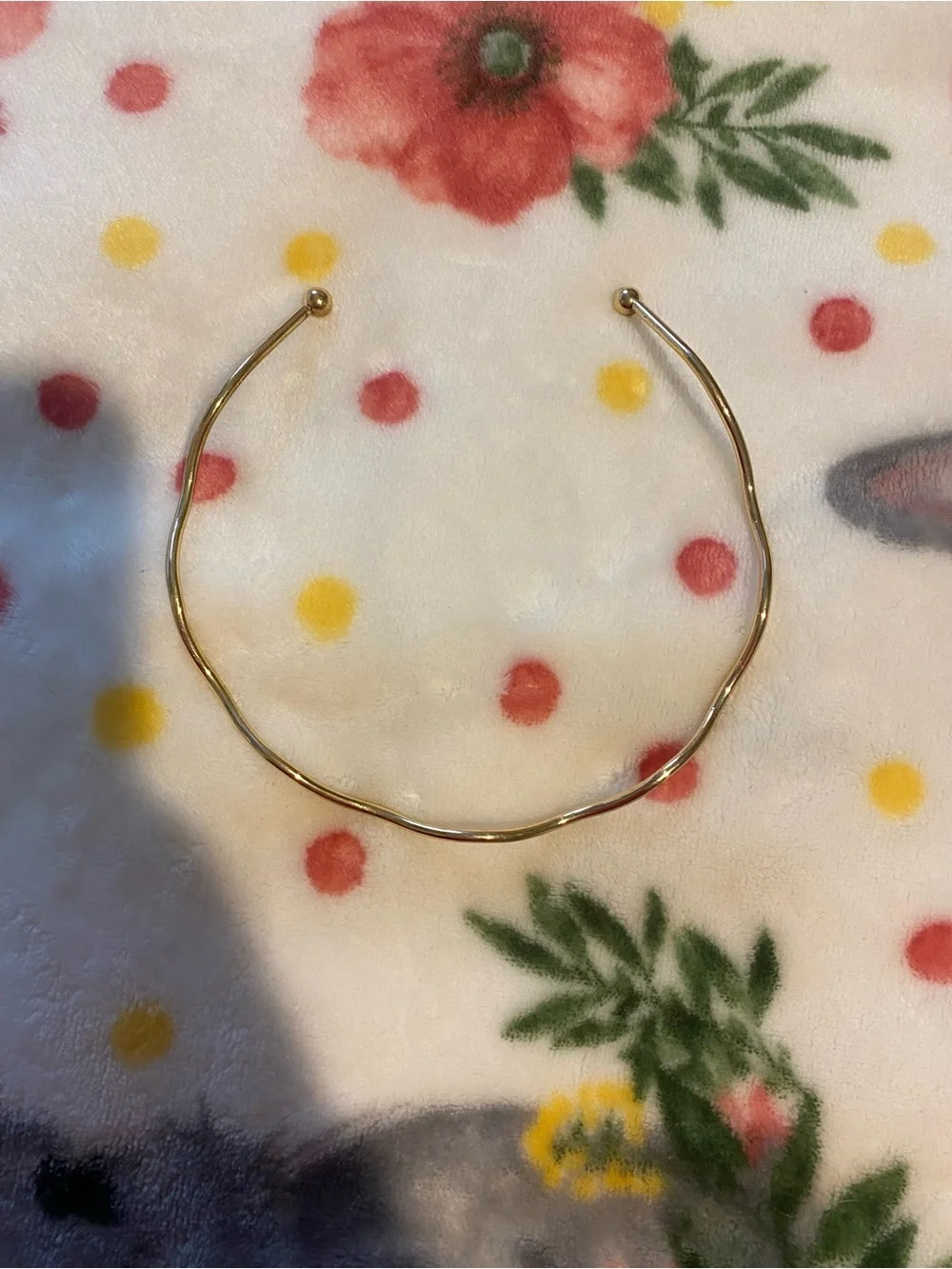Gold wavy necklace
